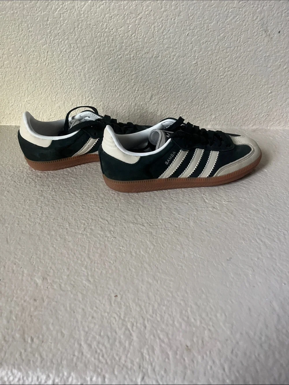 adidas Kids Suede & leather Sneakers in Black &White.never worn! No tag nor box. - Picture 4 of 5